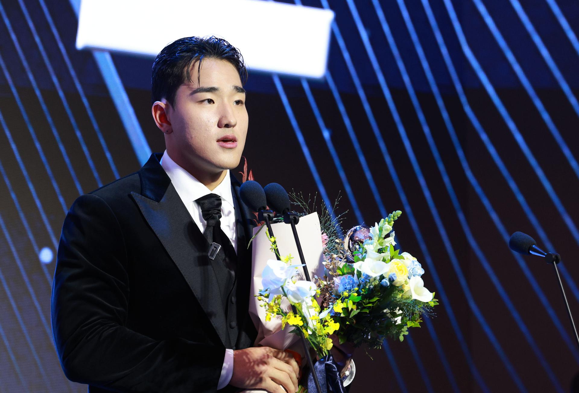 Wiz outfielder Ahn Hyun-min voted KBO's top rookie for 2025 - The Korea Times