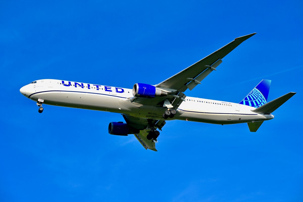 United Airlines flight forced to turn back after passenger loses laptop
