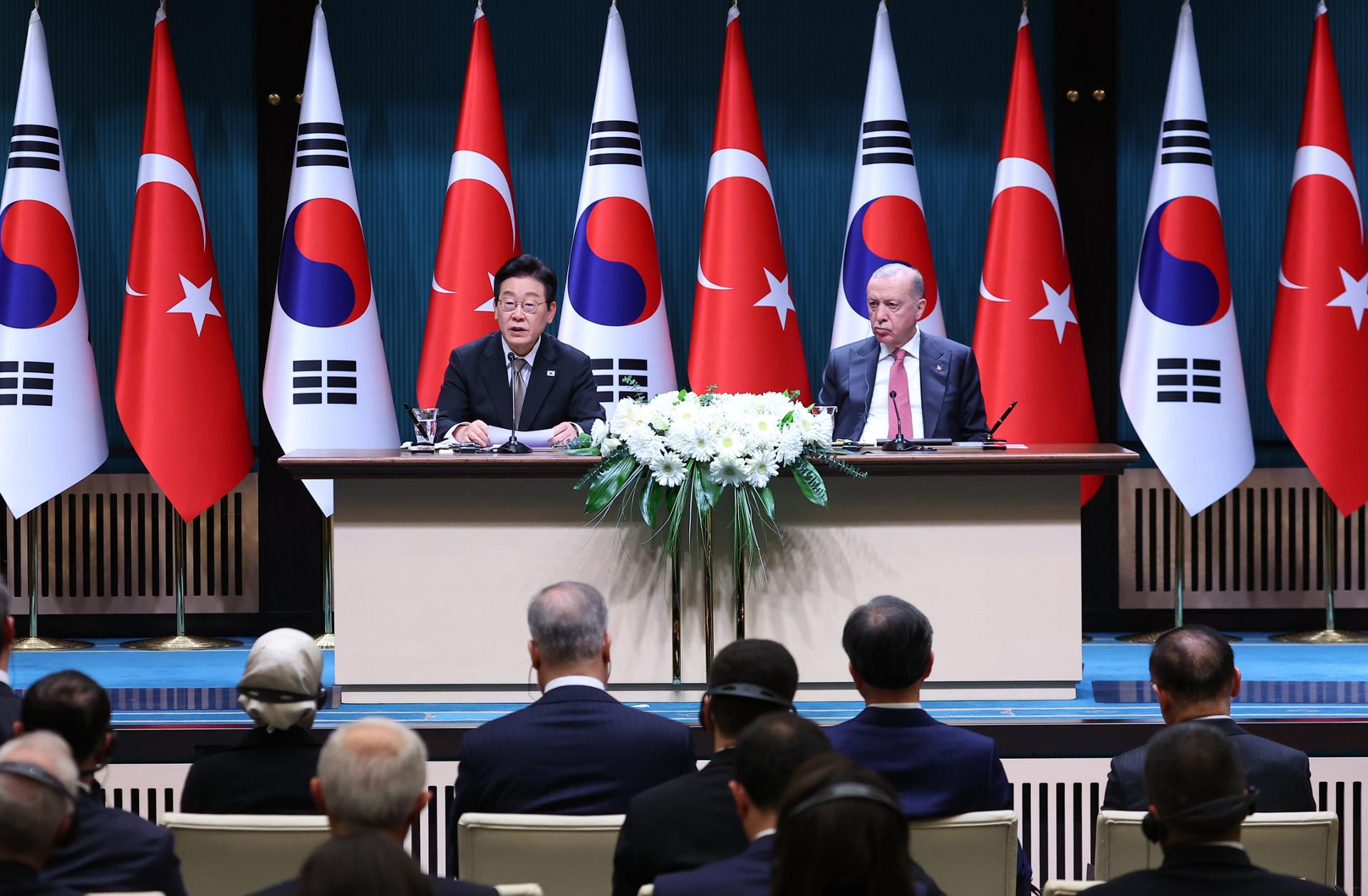 Lee ends 10-day G20-anchored tour with nuclear, defense, energy partnership in Turkey - The Korea Times