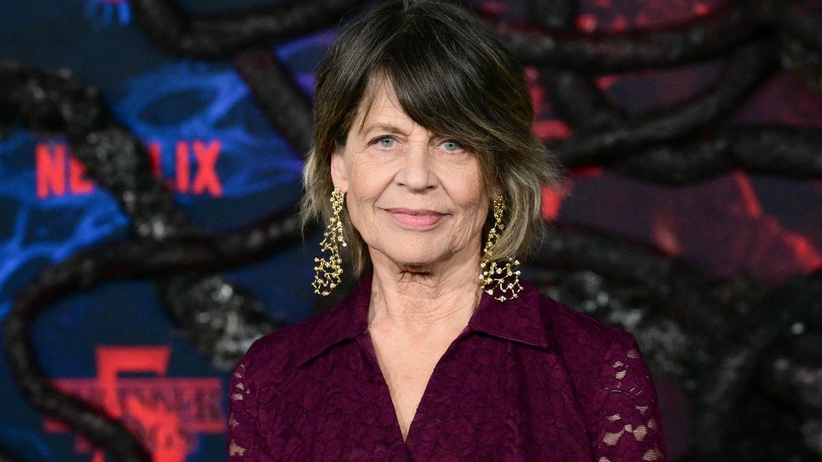 Linda Hamilton is embracing aging. Experts say it's a good thing.