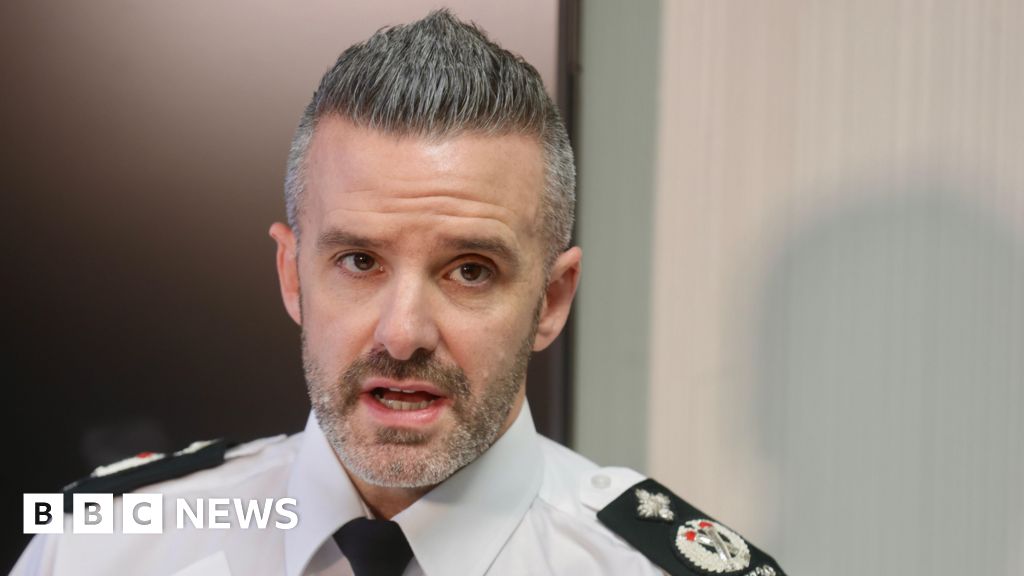 Londonderry: Officers injured during knife attack