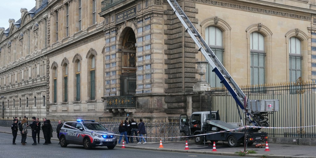 Two new suspects handed preliminary charges in Louvre jewels heist case, Paris prosecutor says