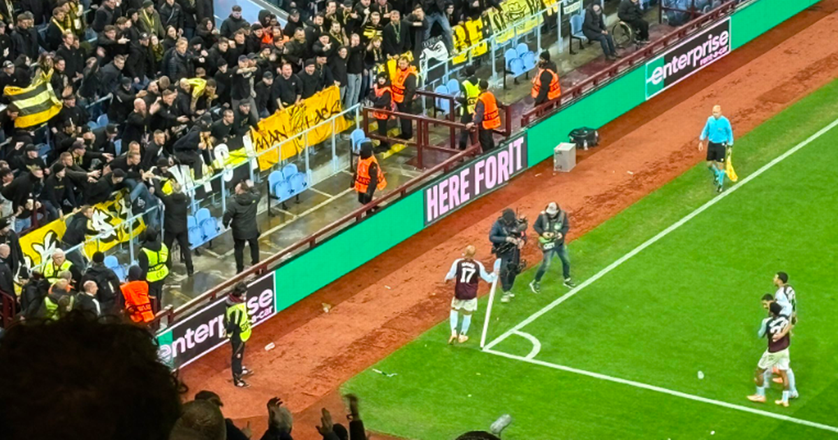 Aston Villa's Malen struck on head by missile before game is suspended