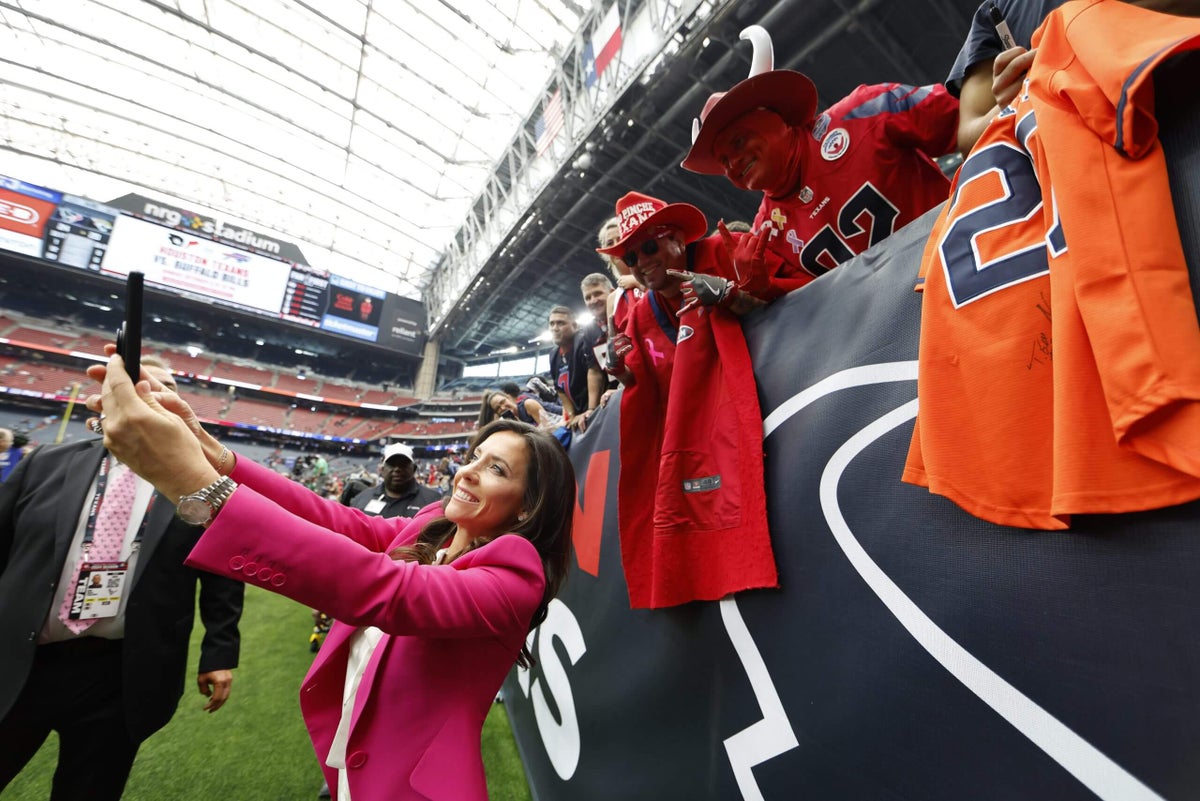 Houston Texans' Cal and Hannah McNair join LOVB as owners of Houston franchise