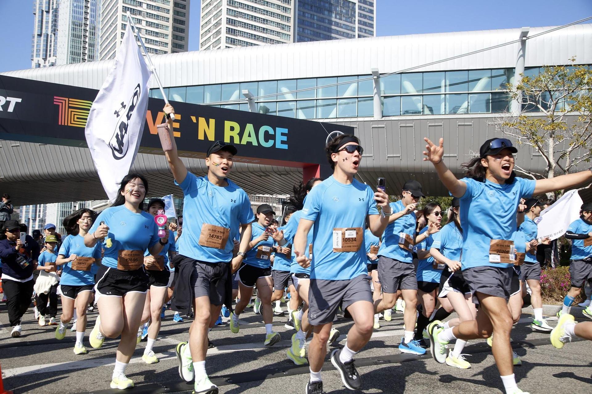 Mercedes-Benz spurs young athletes' dreams with charity run - The Korea Times