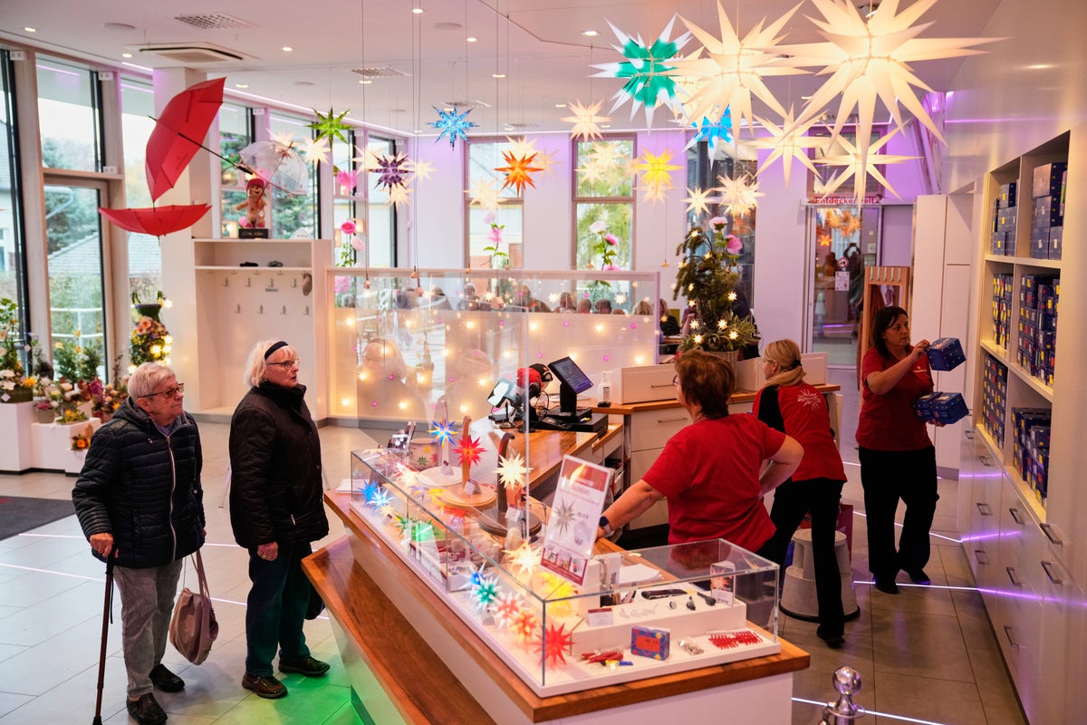 Moravian stars light up Germany's Christmas season