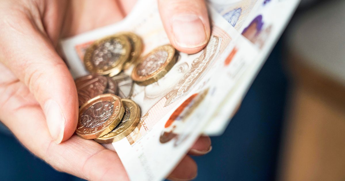 'I gave £100 to my daughter, 10, and what she did stunned me' - The Mirror