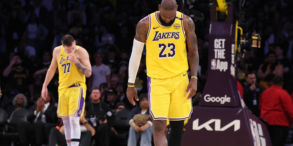 NBA obtaining cell phones from Lakers, other teams in investigation into illegal gambling scheme: report