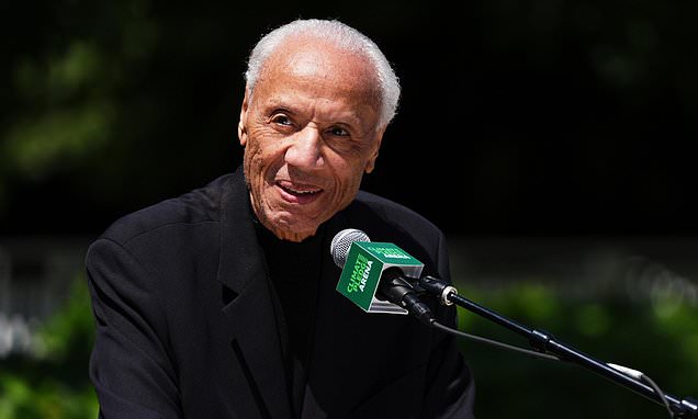With tears and tales, the NBA reacted quickly to mourn the death of...