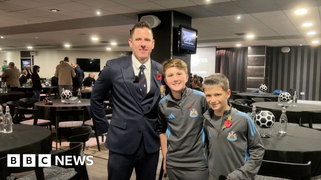 Newcastle Under-12s meet veteran at 'Wor Heroes' event