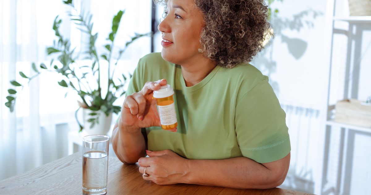 NHS 'dial 999 immediately' alert for some people using Gabapentin - The Mirror
