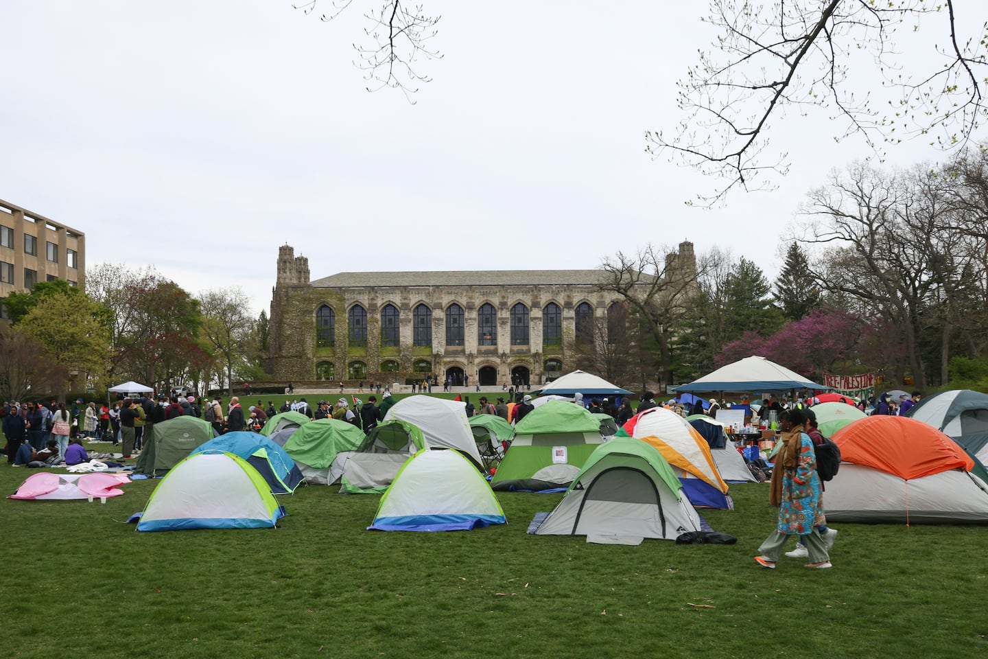 Northwestern University nears deal to resolve conflict with White House - The Boston Globe