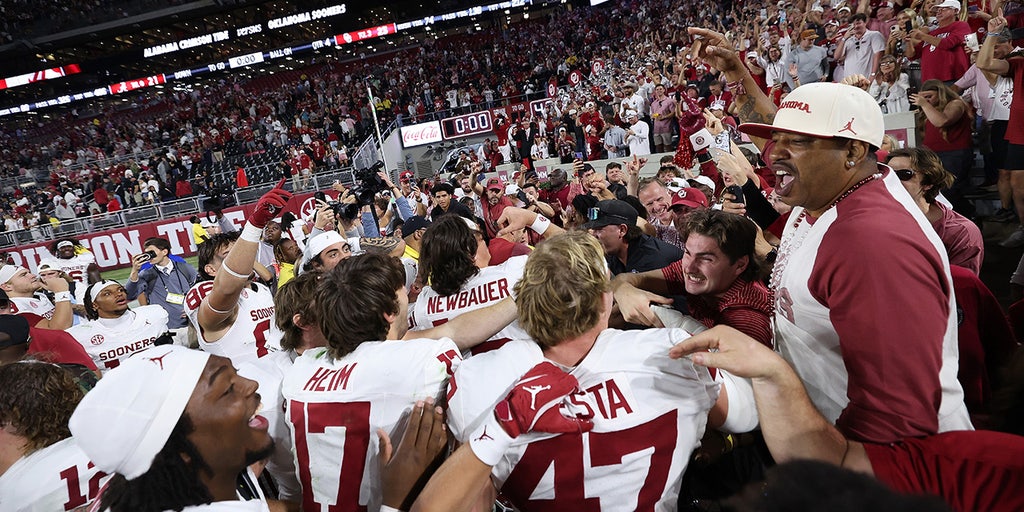 Oklahoma upsets Alabama to keep playoff hopes alive