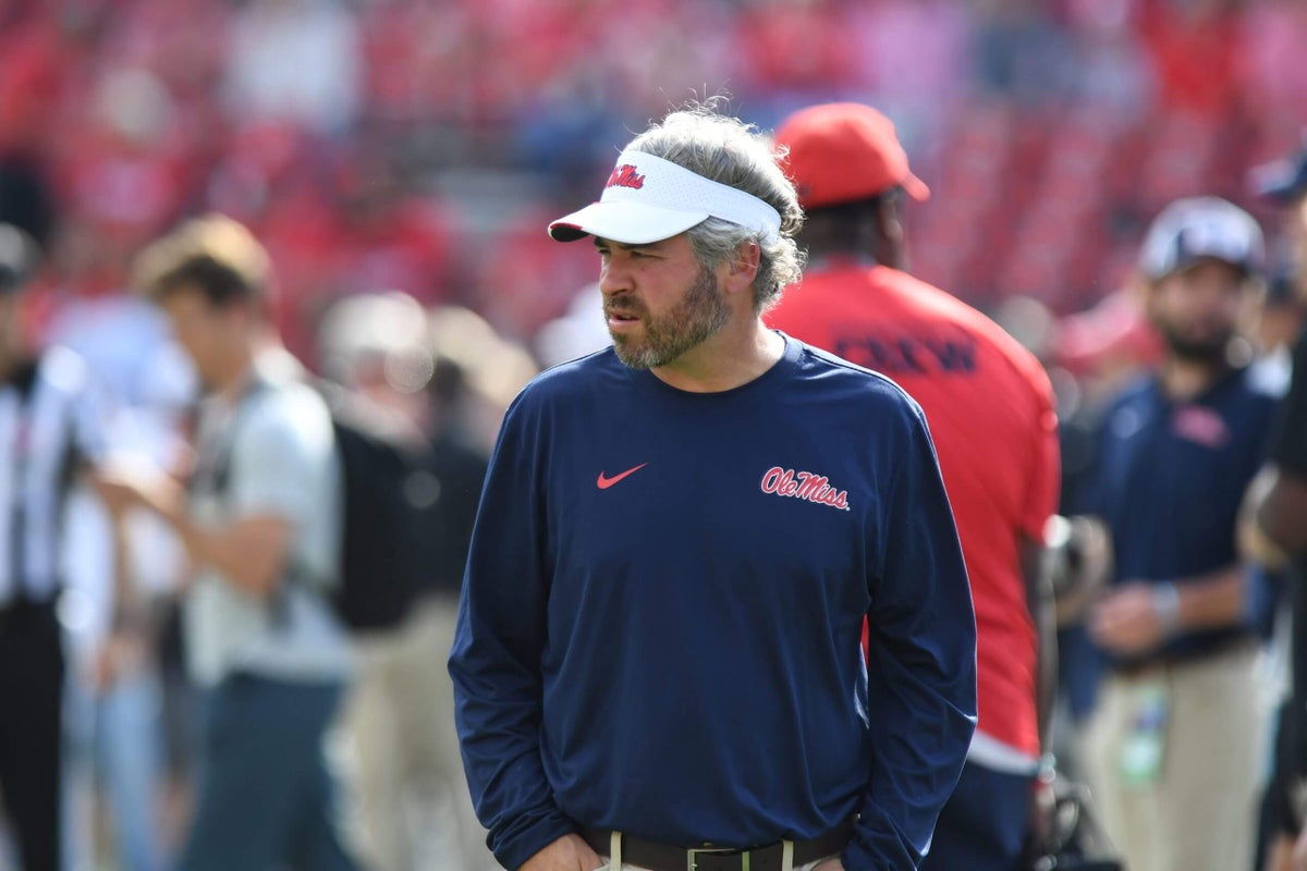 Ole Miss is latest team with new coach ahead of bowl season. How have previous ones fared?
