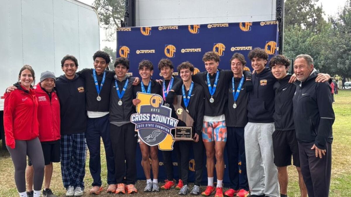 Oliver Hunter of Dana Hills wins Division 3 state cross-country title