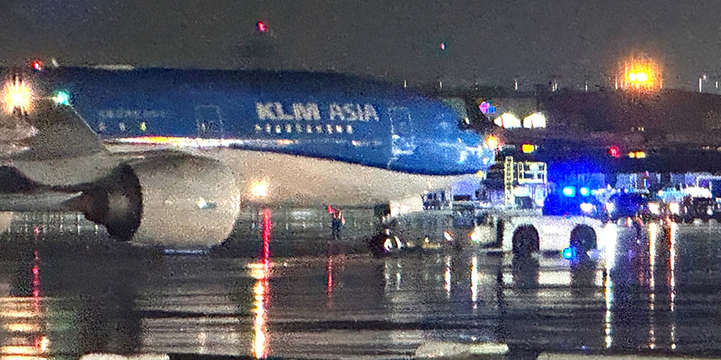 Passenger allegedly opens emergency exit door on taxiing plane, deploys slide at Atlanta airport: police