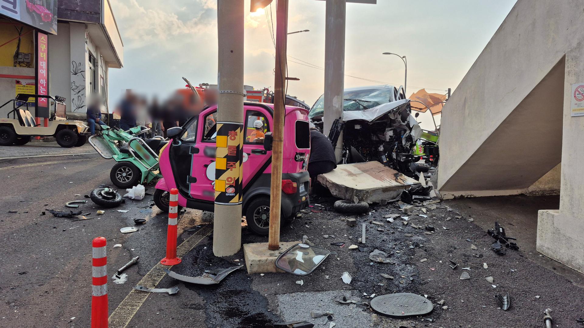Police apprehend driver of fatal van crash on island off Jeju - The Korea Times