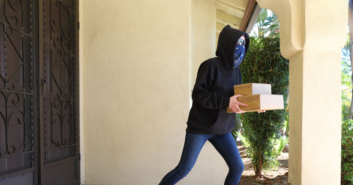 Shoppers warned as 'porch pirates' steal £666m worth of parcels from doorsteps  - The Mirror