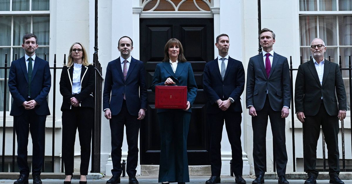 How Rachel Reeves' Budget will affect young people from cash ISA limit to salary sacrifice cap - The Mirror
