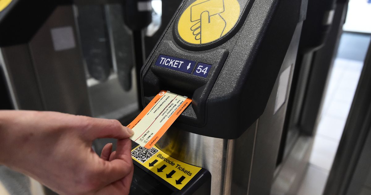 Major boost for commuters as rail fares frozen for first time in 30 years - The Mirror