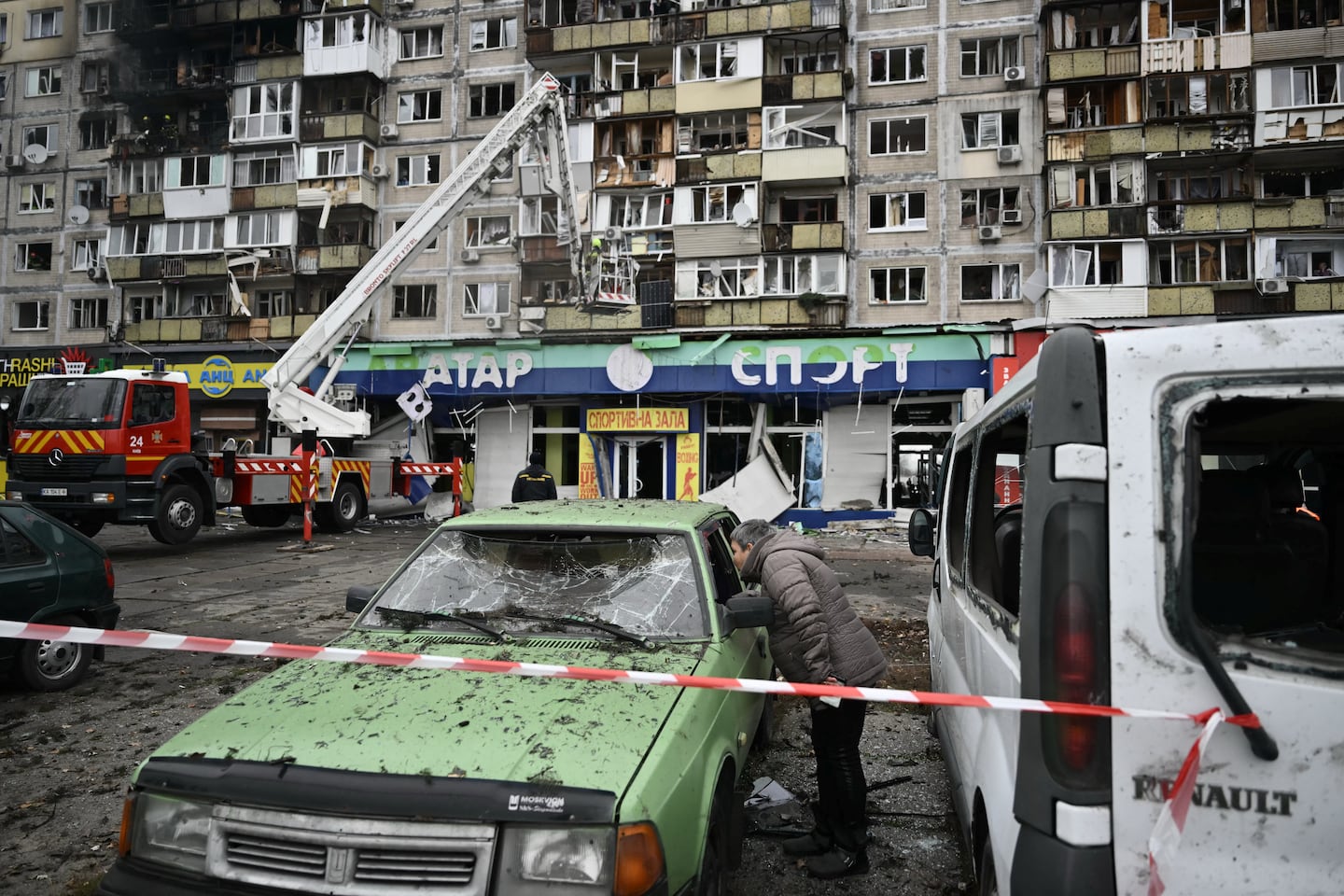 Russia hammers Kyiv with missiles as Ukraine hits oil facilities - The Boston Globe