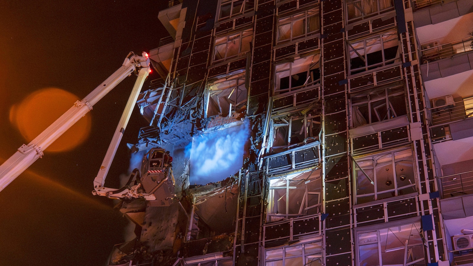 Russia launches strikes on Ukraine's capital while US peace plan under discussion