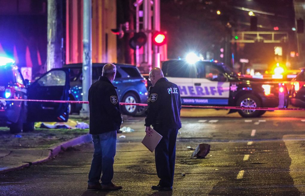 Seattle police shoot, kill man seen with ax in Sodo
