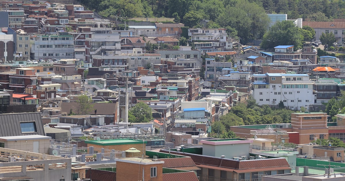 Seoul Row House Transactions Plummet 70% After October Regulations