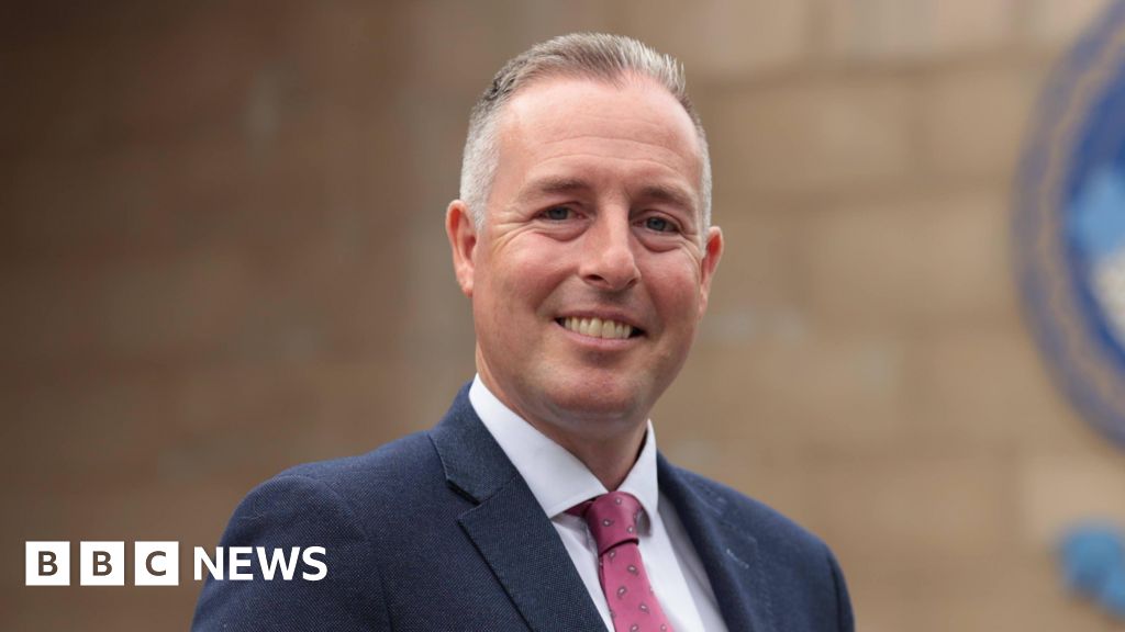 Paul Givan: Sinn Féin to support motion against DUP minister