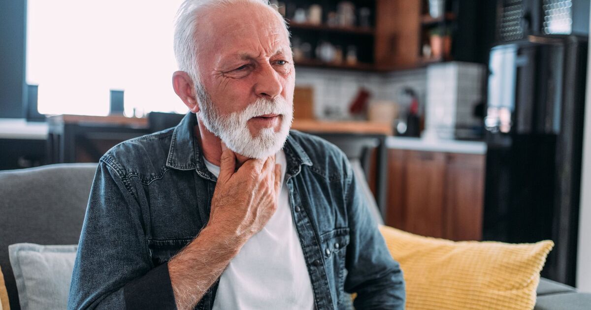 Ease sore throat with doctor's 15-second method without visiting pharmacy