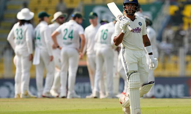 South Africa takes 4 wickets in 1st session on Day 3 as India...