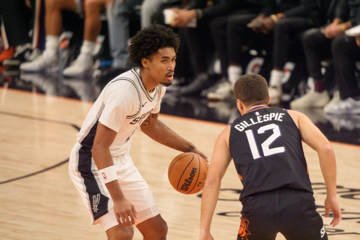 Spurs rookie Dylan Harper leaves game vs. Suns with left calf injury
