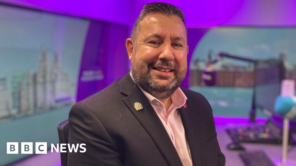 St Helens Council leader denies sculpture is an 'embarrassment'