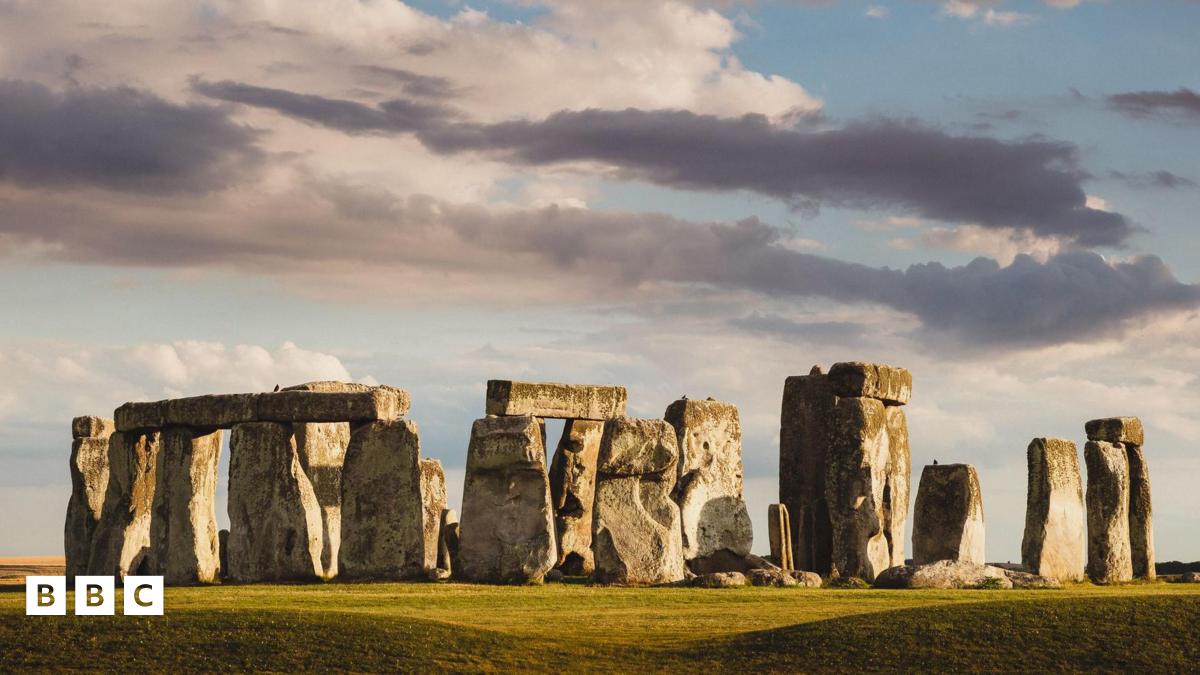 Stonehenge: New research shows pits nearby were man made