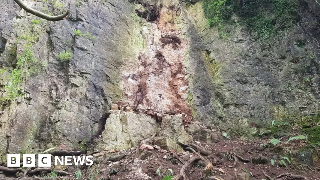 Symonds Yat: Work begins to replace fencing after rockfall