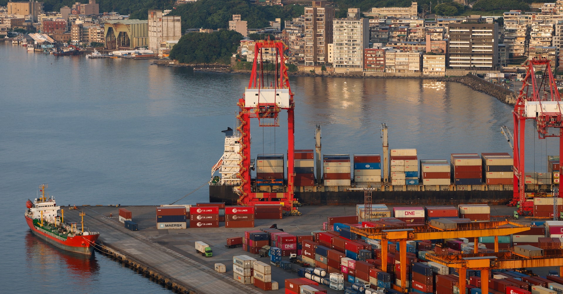 Taiwan's 2025 export orders could hit record on robust AI demand