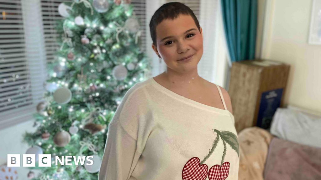Teenager's brighter Christmas after cancer treatment