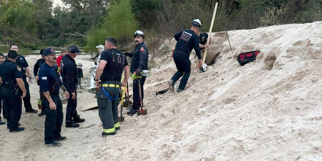 Texas girl rescued after sand hole she was digging collapses, burying her