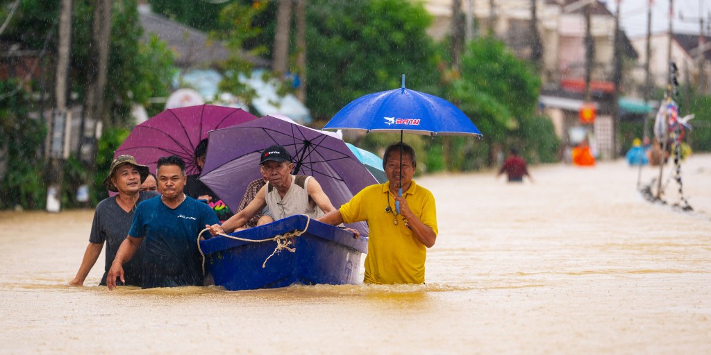 Thailand to airlift critical patients as southern floods kill 33