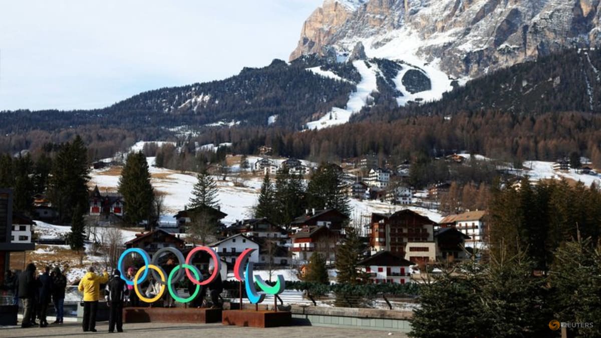 Torchbearers to wear white uniforms with flame pattern at Milano Cortina Games