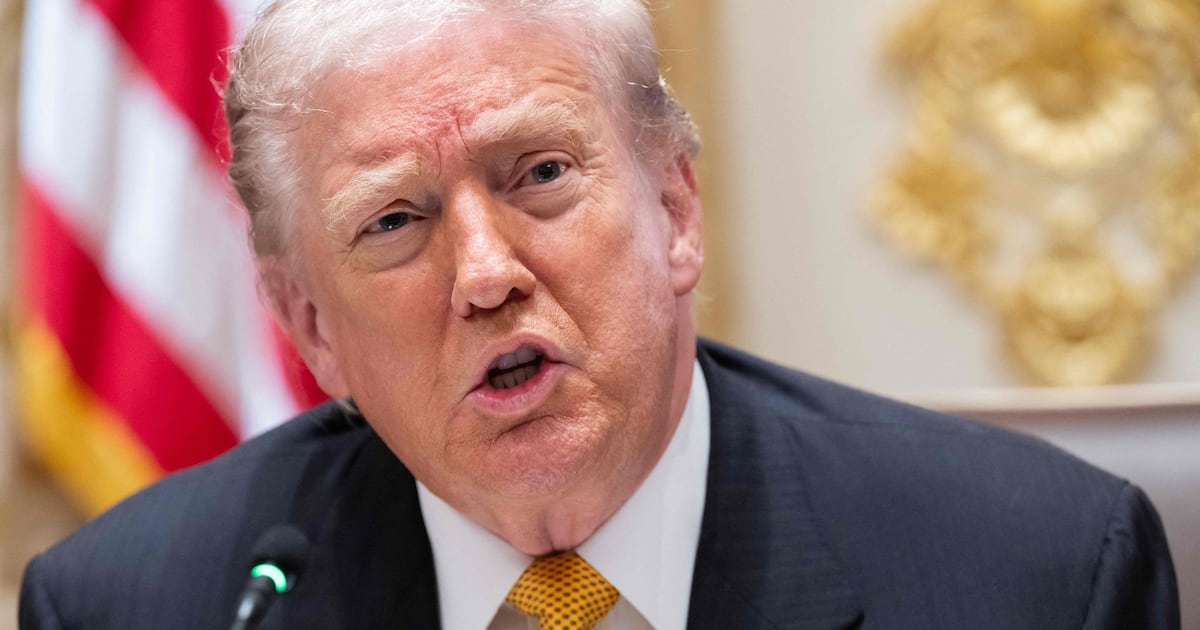 Trump Defends Tariffs, Pledges $2,000 Dividend in Court Case