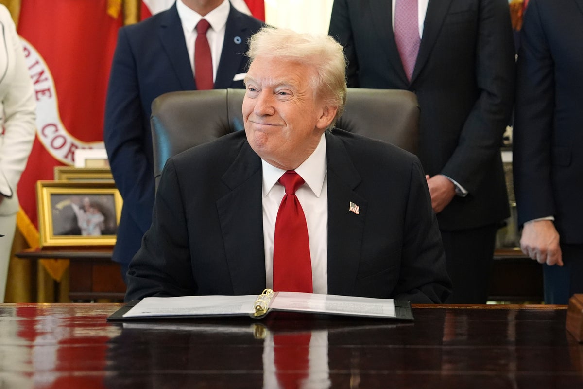 Trump weight-loss briefing cut short by executive's collapse in Oval Office