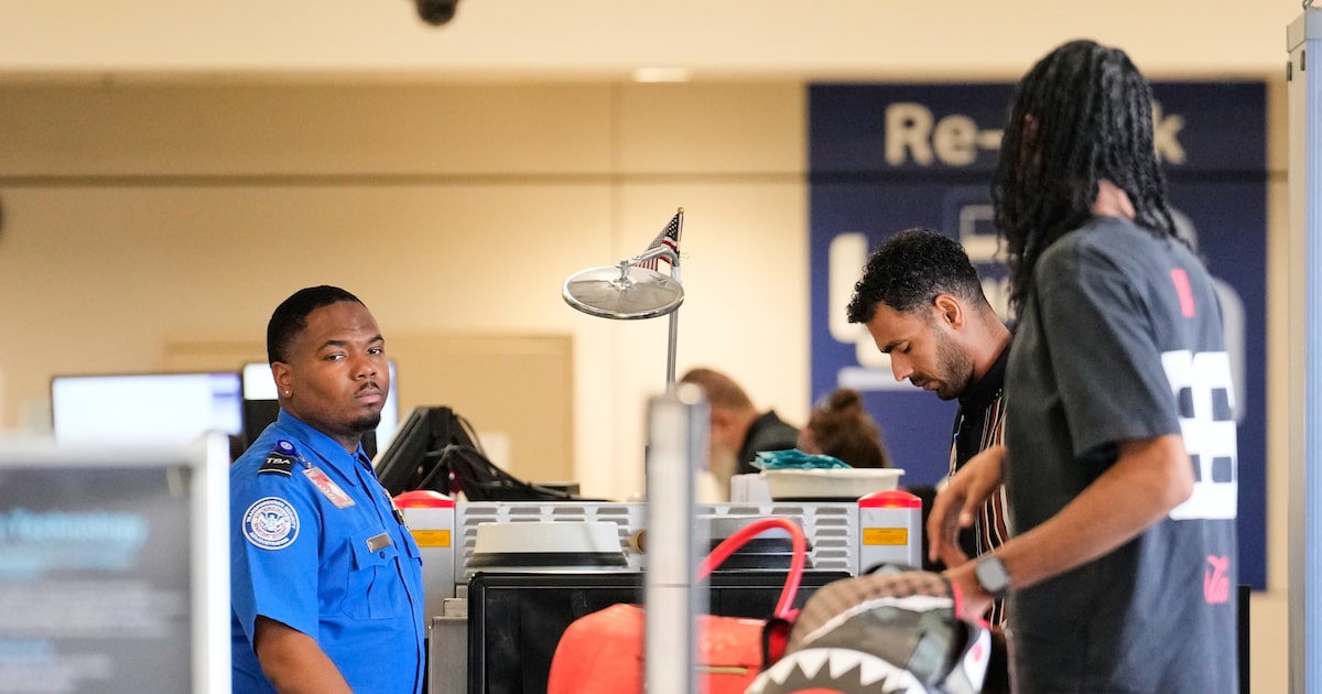 How to check TSA wait times at DFW Airport, Dallas Love Field