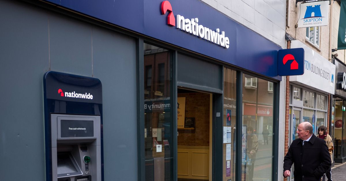 Nationwide, Lloyds and Barclays to give customers cash bonuses - The Mirror