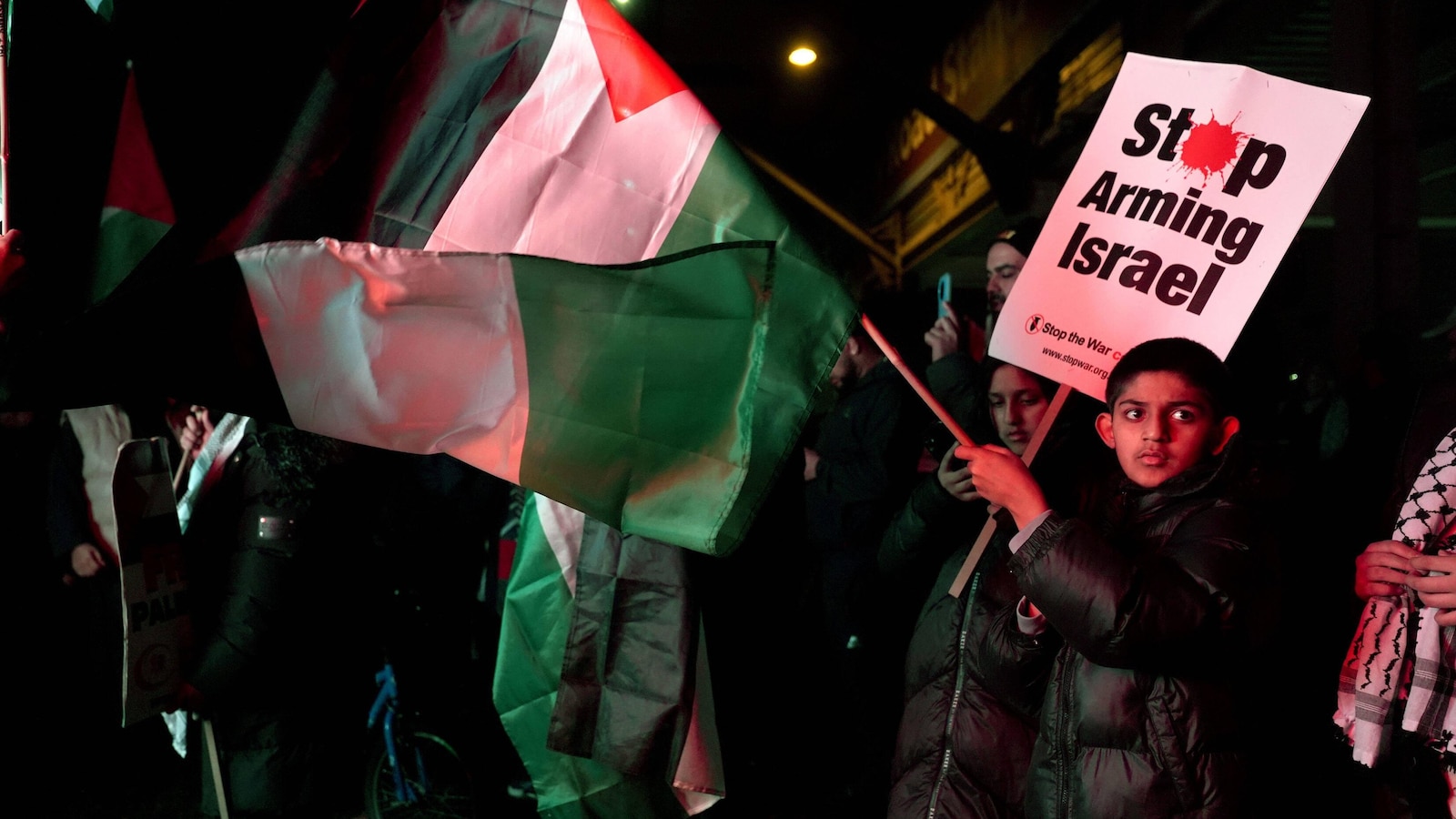UK police arrest 10 around a soccer match between Aston Villa and Israeli club Maccabi Tel Aviv