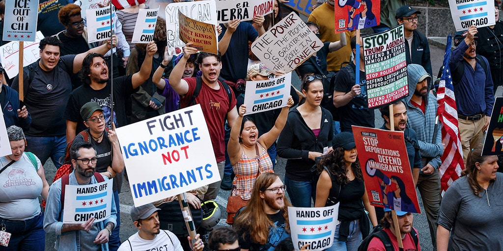 University of Chicago faculty unions demand school end 'inaction' against ICE raids