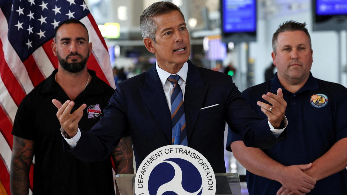 U.S. airlines' daily cancellations top 2,000 for first time since shutdown cuts began