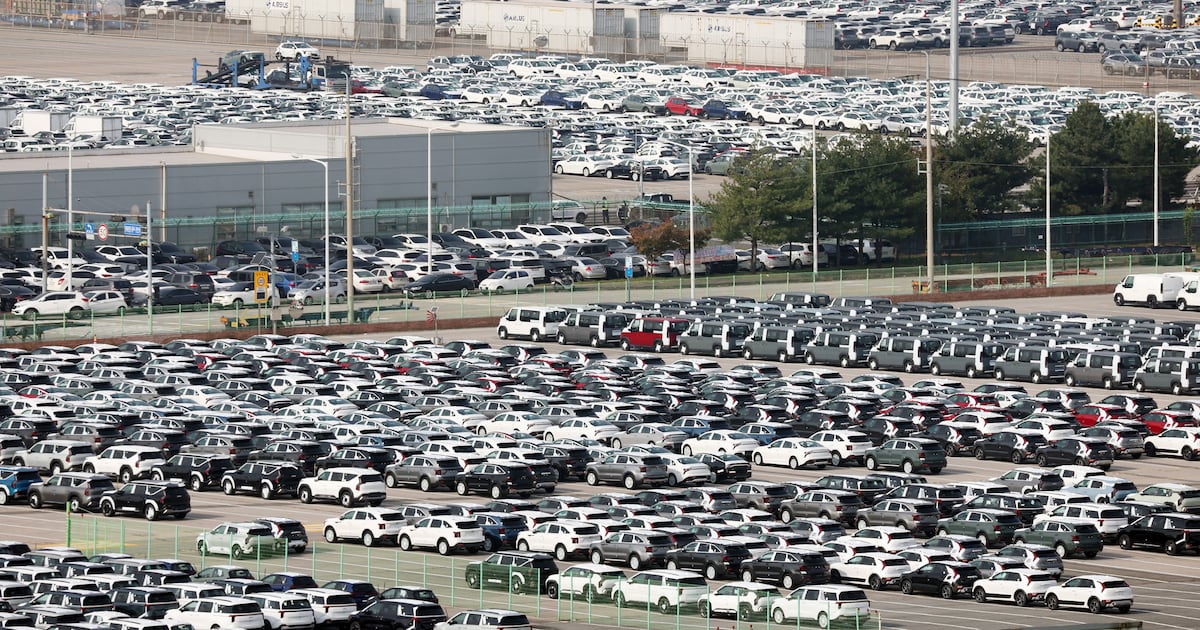 U.S.-Bound Car Exports Plunge 36% Amid Tariff Talks