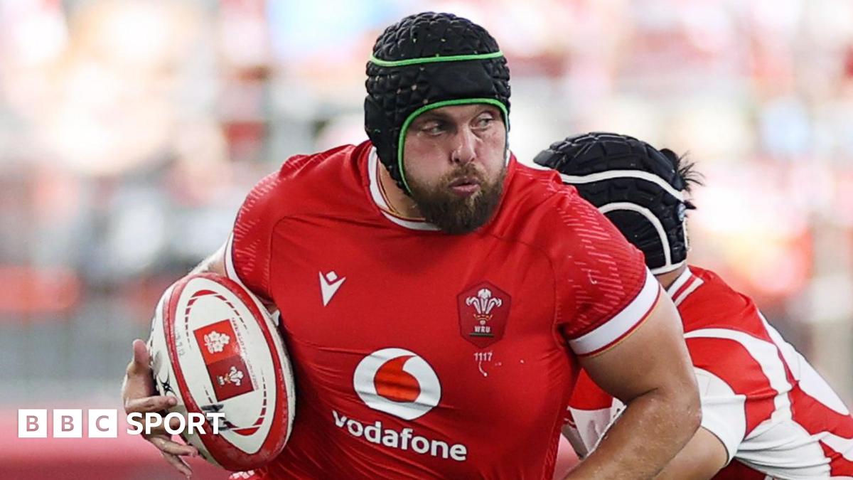 Wales squad won't 'bury heads in sand' over club cut - Nicky Smith