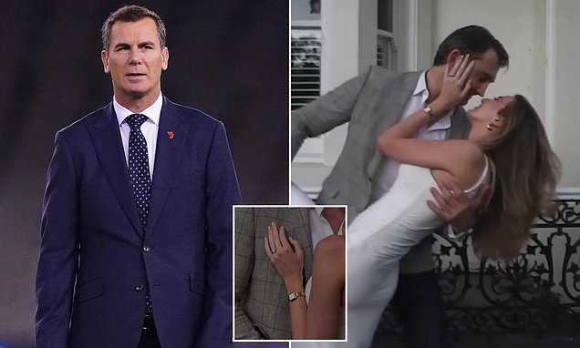 Wayne Carey's ex Catie O'Neill announces engagement to mystery man